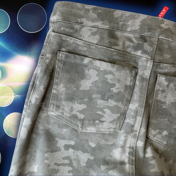 Spanx ‘Ankle Jean-ish Leggings’ in Gray “Stone Wash Camo” Size Medium - Picture 14 of 16